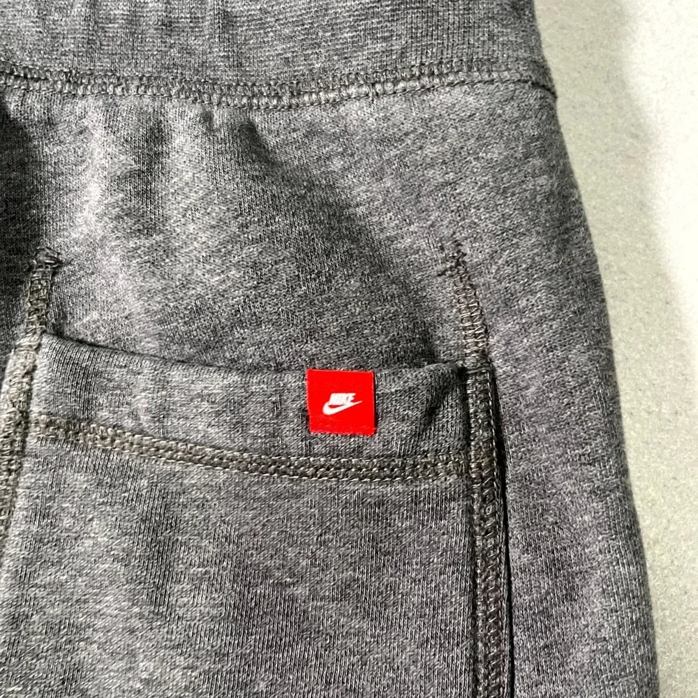 Nike Sweatpants Mens Medium Gray Swoosh Logo Fleece Lined Tapered Leg Outdoor‎